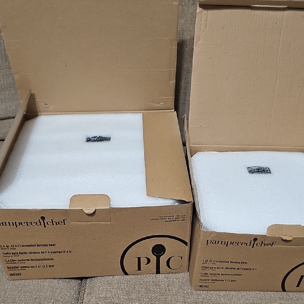 Pampered Chef Insulated Serving Bowl Set : 2.5 Qt And 1 Qt - New In Box - Picture 2 of 11